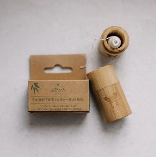 Fio dentário em caixa de bambu